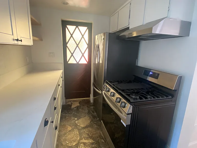 2410 Palm Dr #C — Photo 8