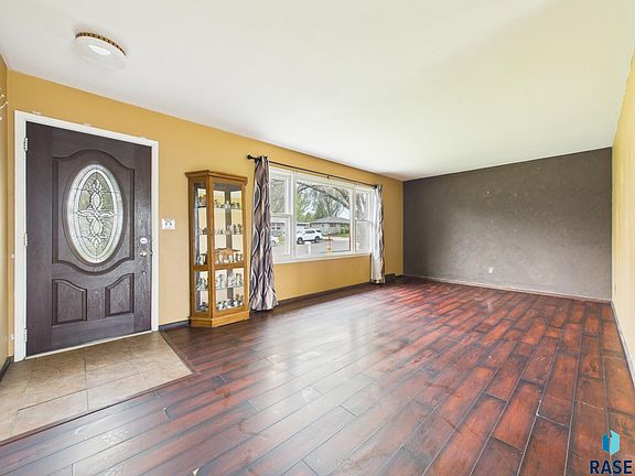 3rd image of 4600 W 38th St