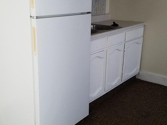 5th image of 112 W Hickory St APT 1