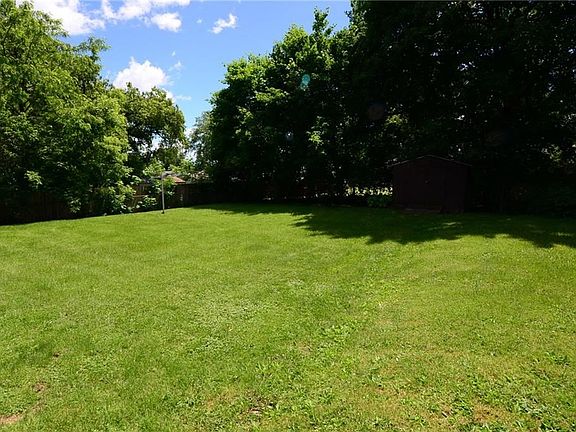 Beautiful, semi private & flat expansive back yard!