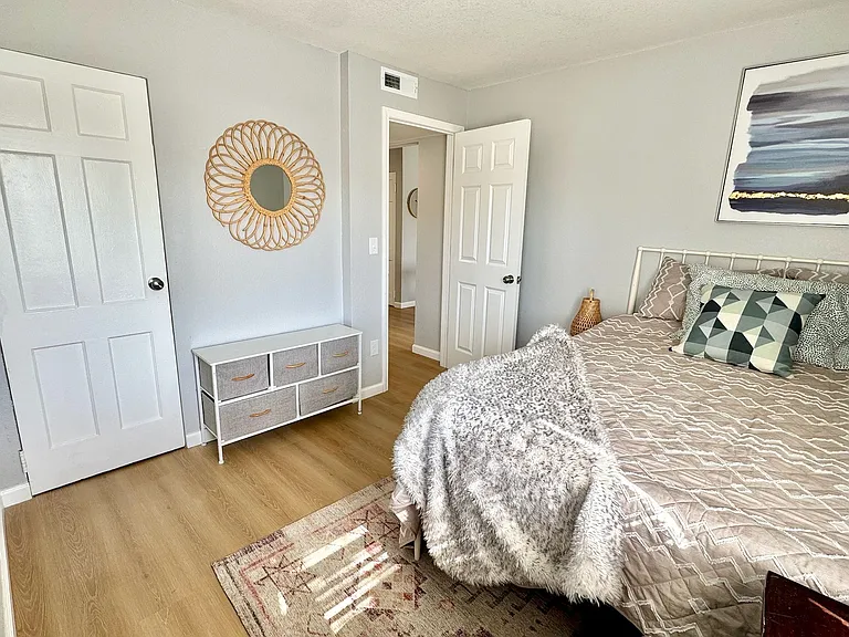 2507 - 2515 Hampton Ave. — Photo 13