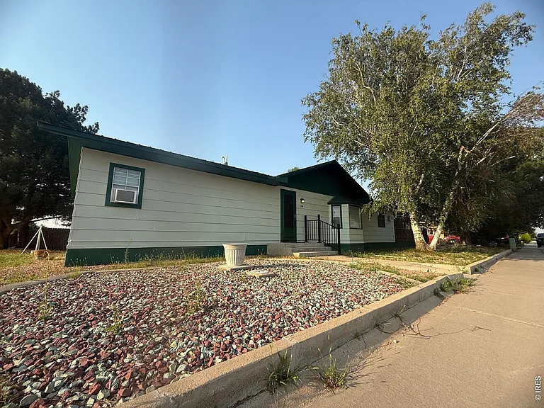 114 Linden Dr — Photo 1