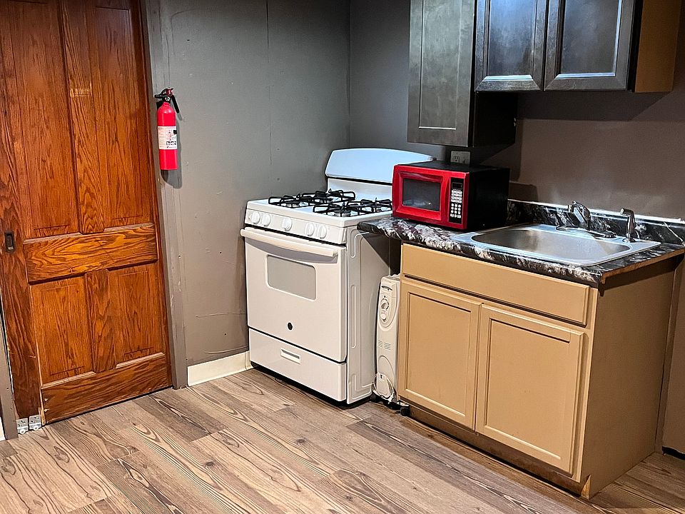1st image of 804 E Broadway St #9