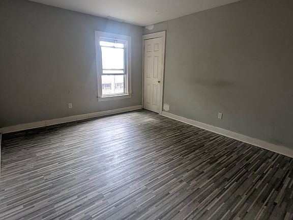 4th image of 24 Bank St #B