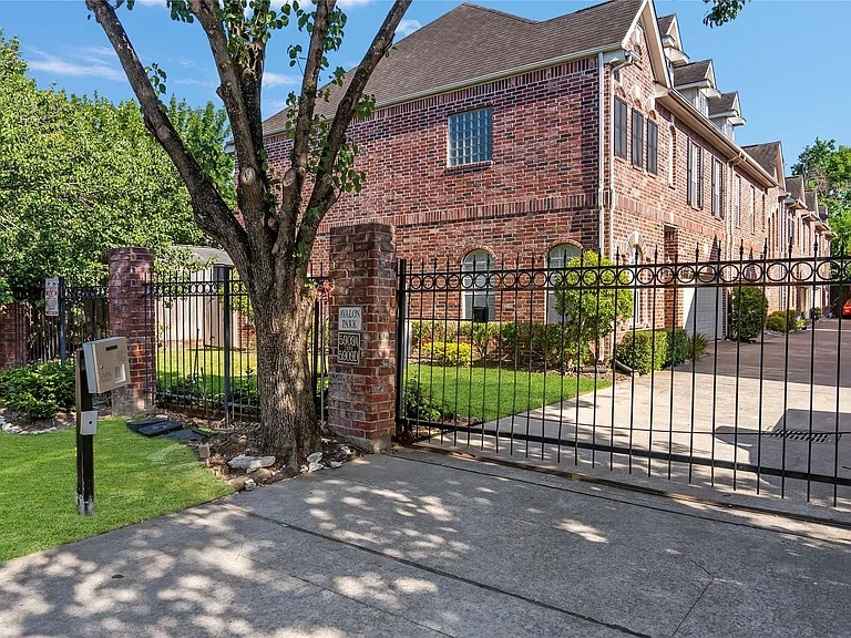 5913 Dolores St #B — Photo 6