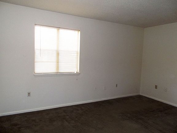 3rd image of 12732 Woodside Ln