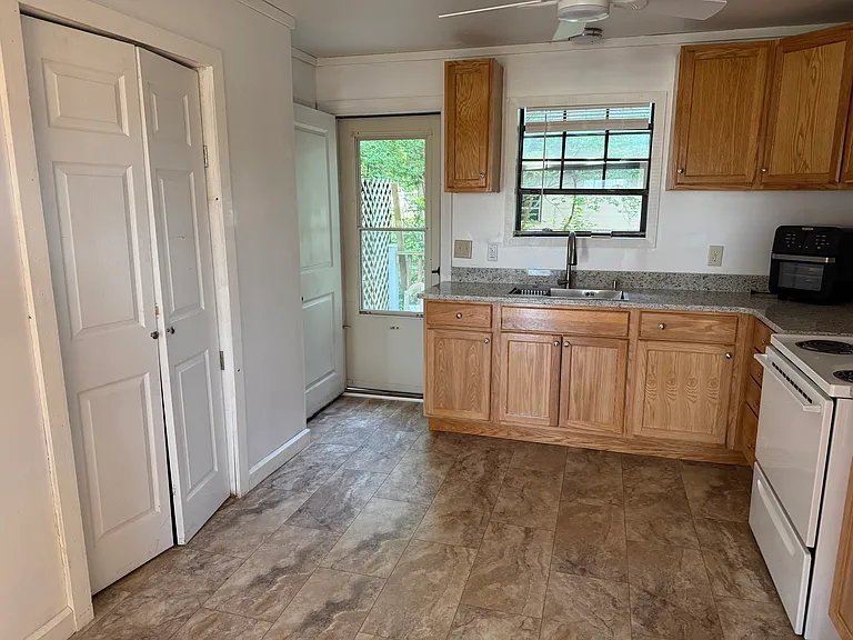 6004 Graston Ave — Photo 6