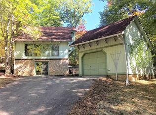 202 Greenbrier Rd, Acme, PA 15610