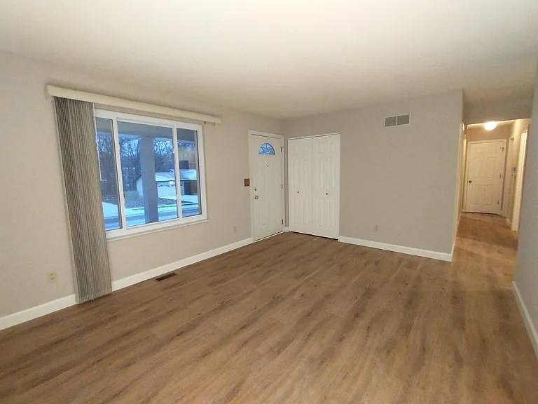 502 Kimberly Ln — Photo 2