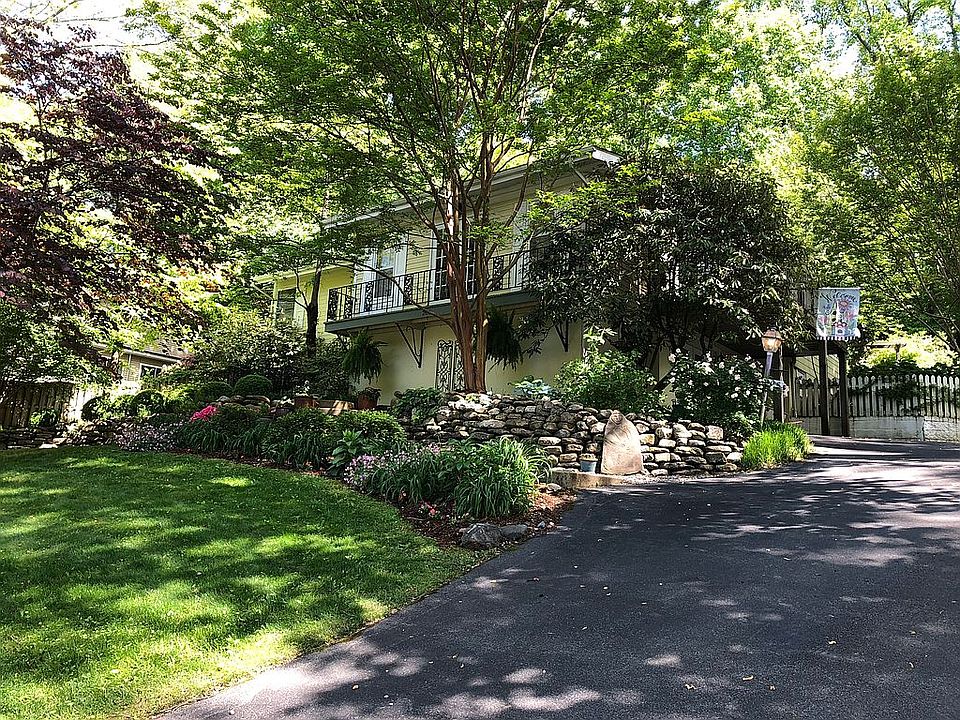 2nd image of 206 Hillside Rd