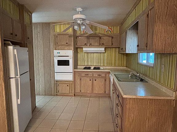 3rd image of 421 Allen Way
