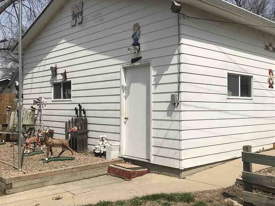 818 N 10th St Beatrice NE 68310 Zillow