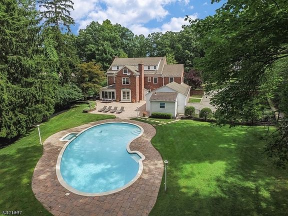 5th image of 92 Oak Ln