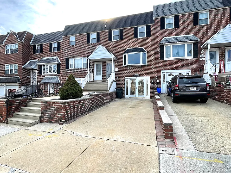 9885 Garvey Dr