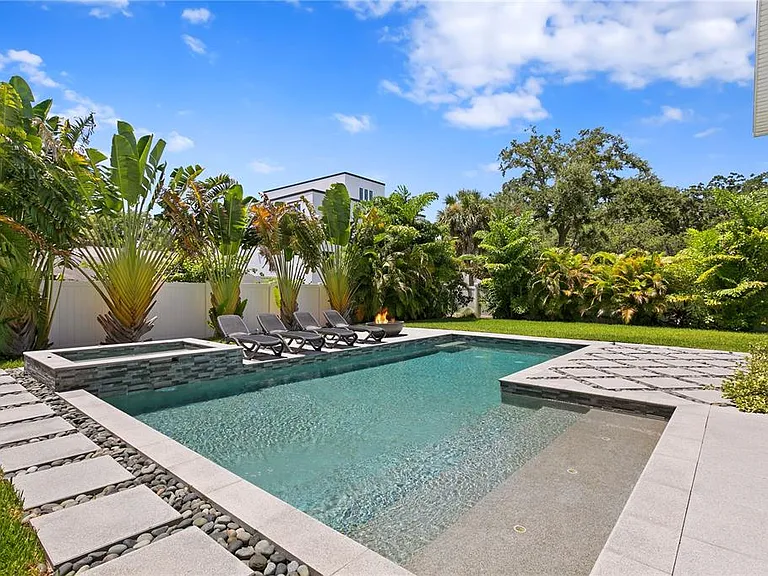 209 S Shore Crest Dr — Photo 8