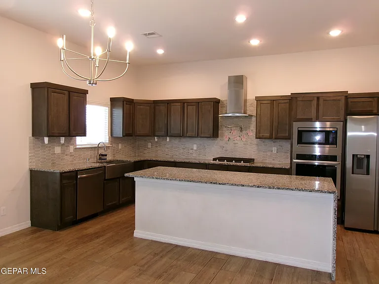 11361 Hidalgo Dr — Photo 2