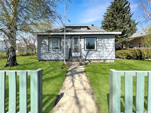 405 Railway AVENUE, Cut Knife, SK S0M 0N0