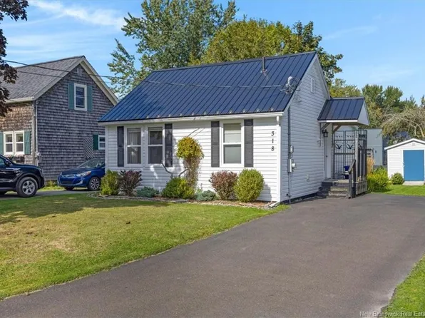 318 Parr St, Saint Andrews, NB E5B 1M6
