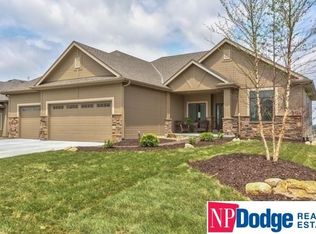 6916 Beth Ave, Papillion, NE 68133
