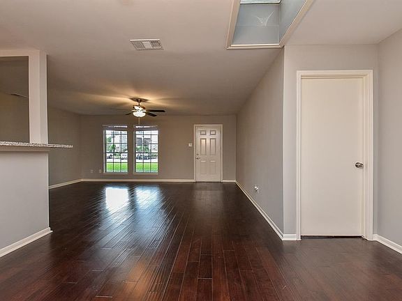 3rd image of 39 River Creek Way