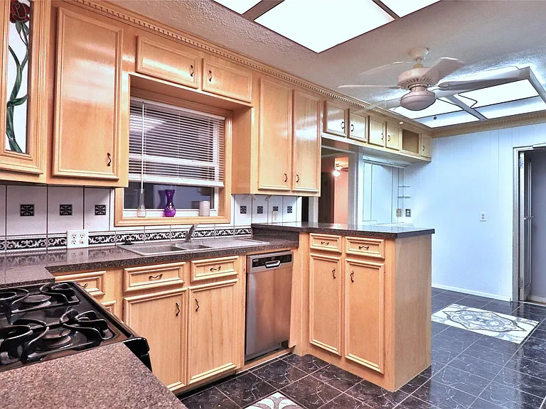 3210 Cloverdale St — Photo 3