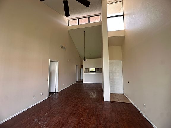 4th image of 414 Laurel Cove Way