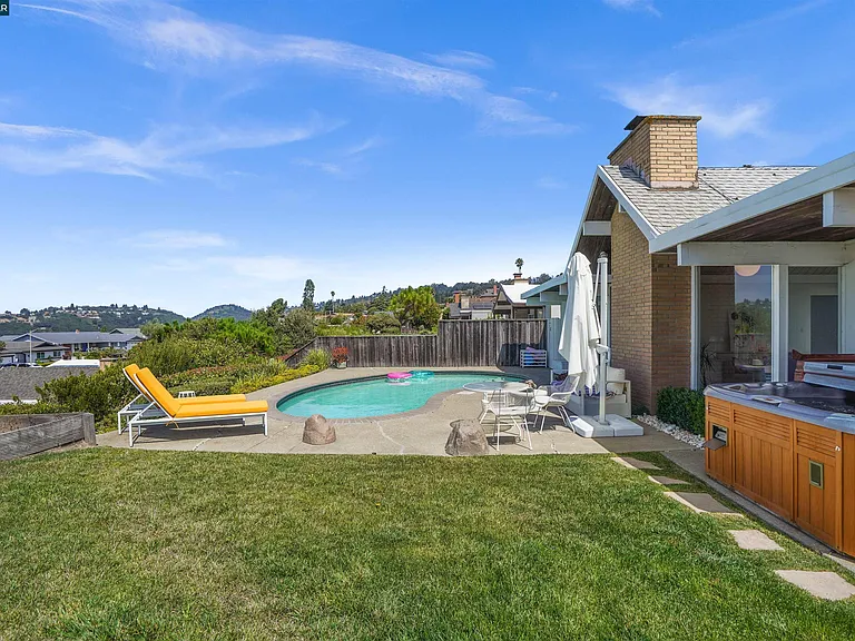 8021 Shay Dr — Photo 55