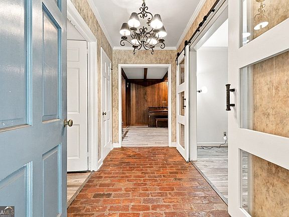 3rd image of 1387 Springdale Rd