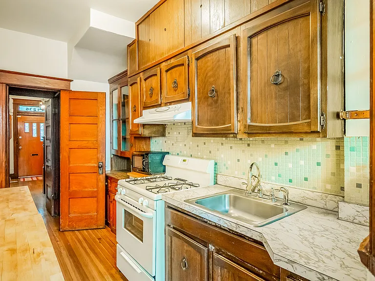 1236 Oates St NE — Photo 5