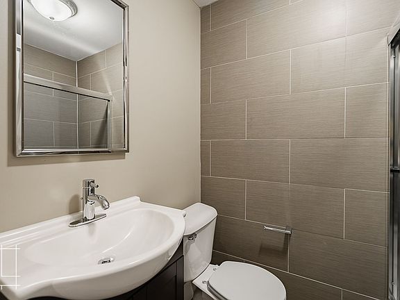 4th image of 866 N High St APT 2