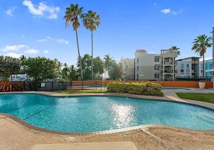 2 bed, 2.0 bath, 1000 sqft, $1,800 — Photo 2