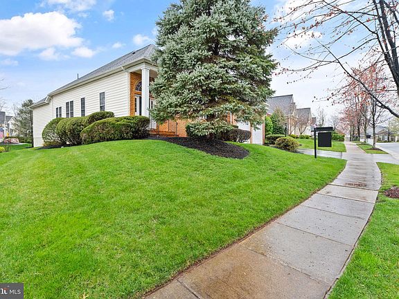 3rd image of 15516 Hagen Way