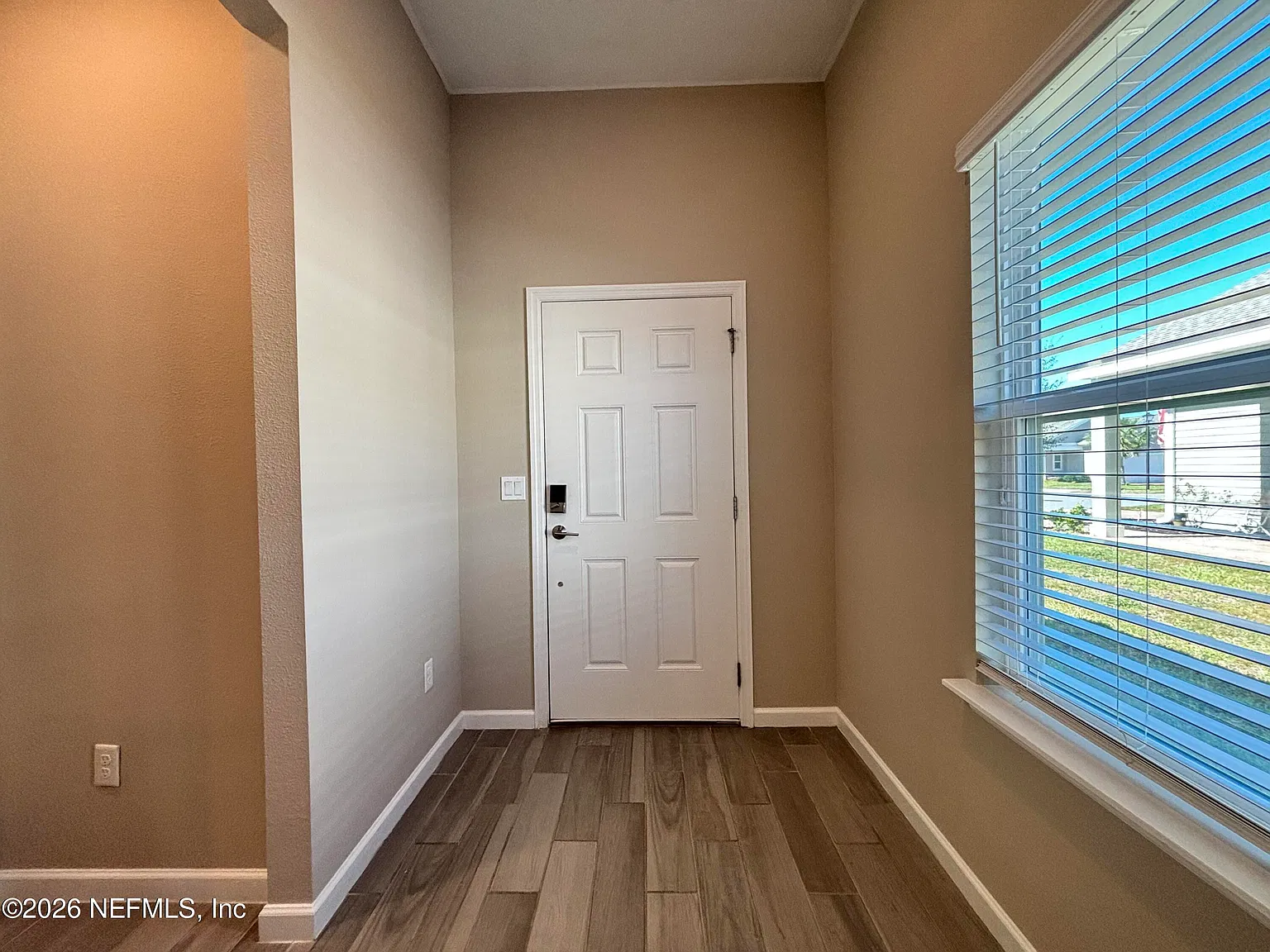 4 bed, 2.5 bath, 1874 sqft, $2,050 — Photo 3
