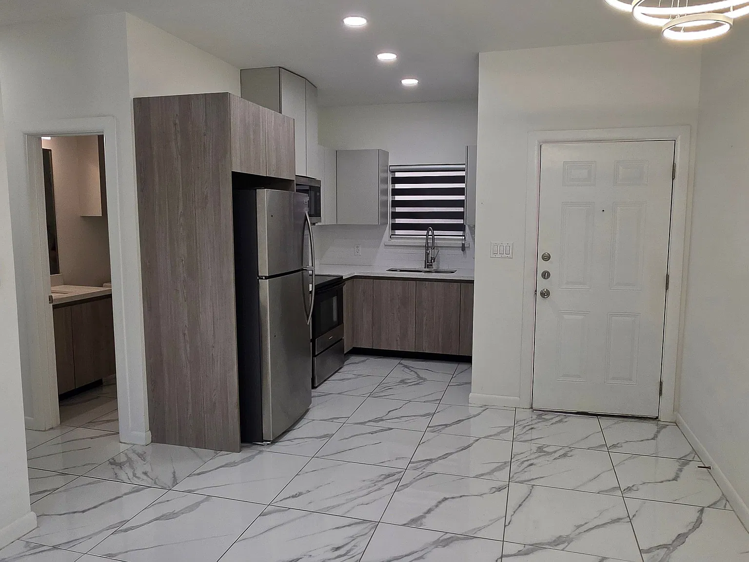 2 bed, 2.0 bath, 775 sqft, $900 — Photo 2