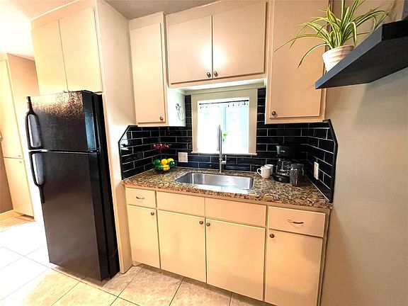 5th image of 4709 Park Dr