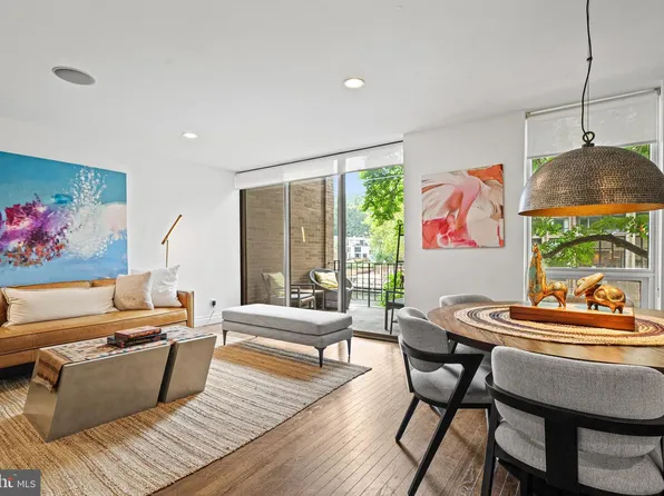 1674 Chimney House Rd, Reston, VA 20190