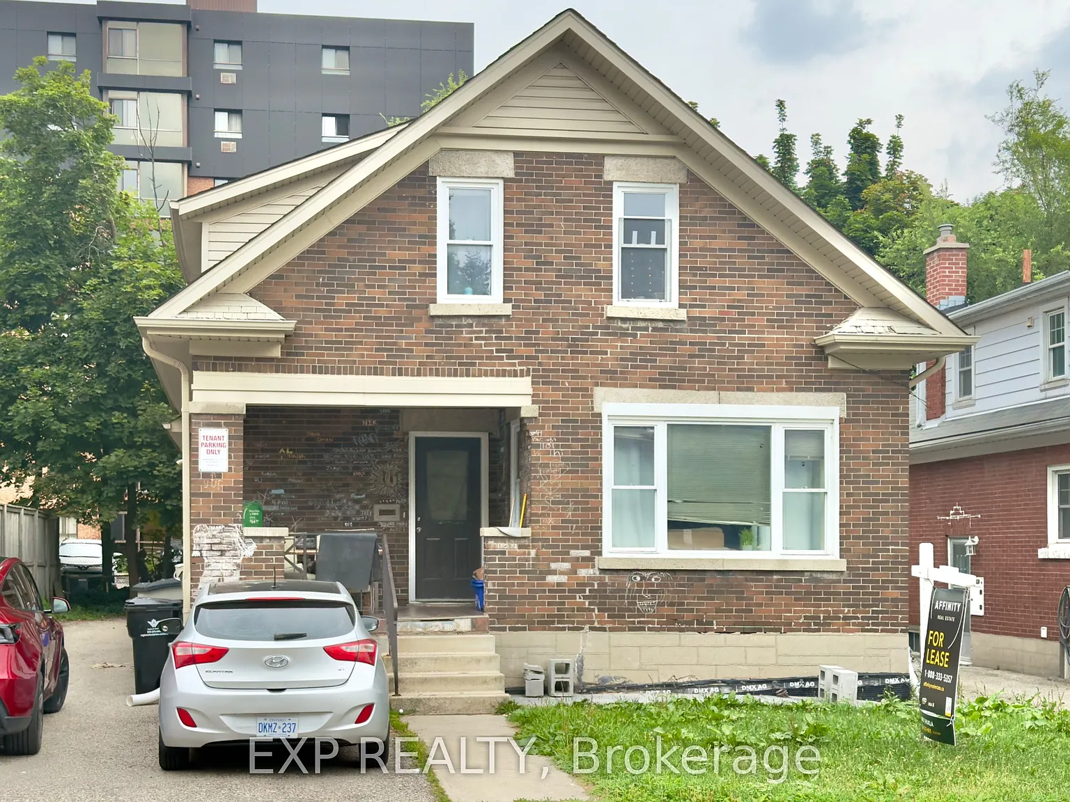 4 bed, $805 — Photo 1