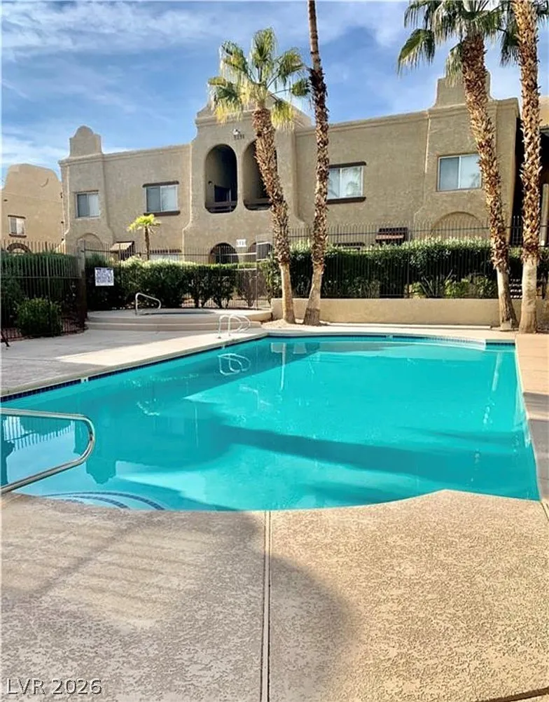 2 bed, 2.0 bath, 1105 sqft, $1,590 — Photo 3