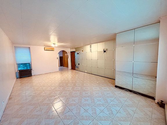 3rd image of 1114 Bay Ridge Pkwy