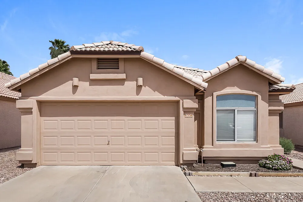 3 bed, 2.0 bath, 1242 sqft, $2,000 — Photo 1