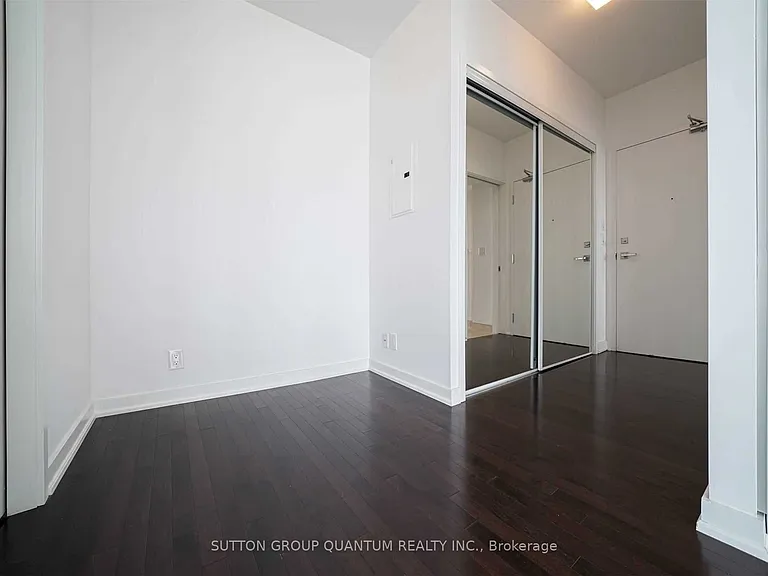 12 York St #5207 — Photo 16