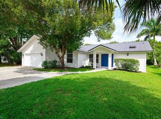 49 Wickliffe Dr, Naples, FL 34110