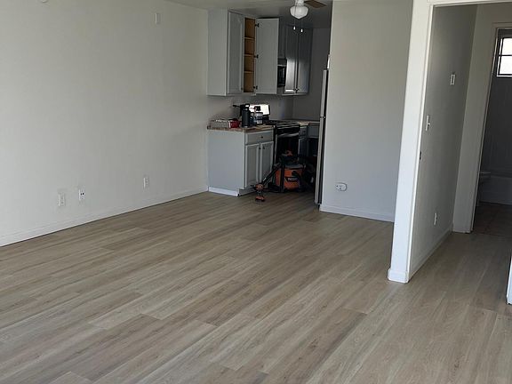 4th image of 2038 Thomas Ave