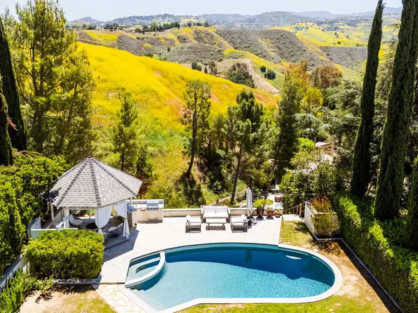 26024 Farmfield Rd, Calabasas, CA 91302