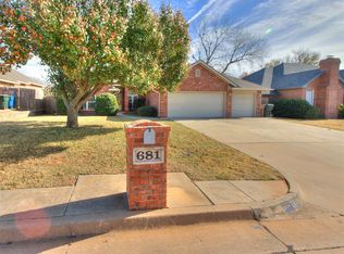 681 Crescent Cir, Midwest City, OK 73110