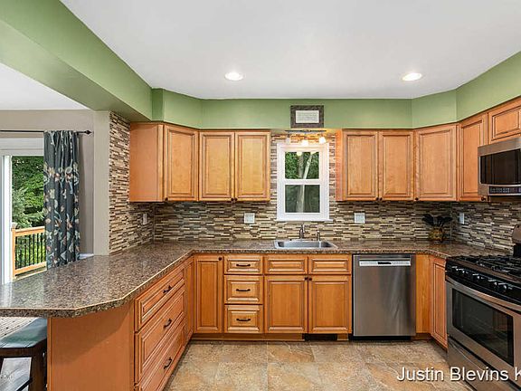 5th image of 1651 Hiawatha Dr SE
