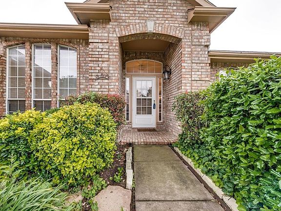 4th image of 825 Tealwood Cir