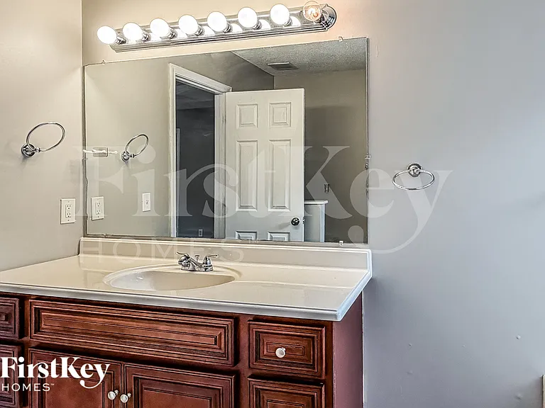 2701 Chadwick Ln NW — Photo 12