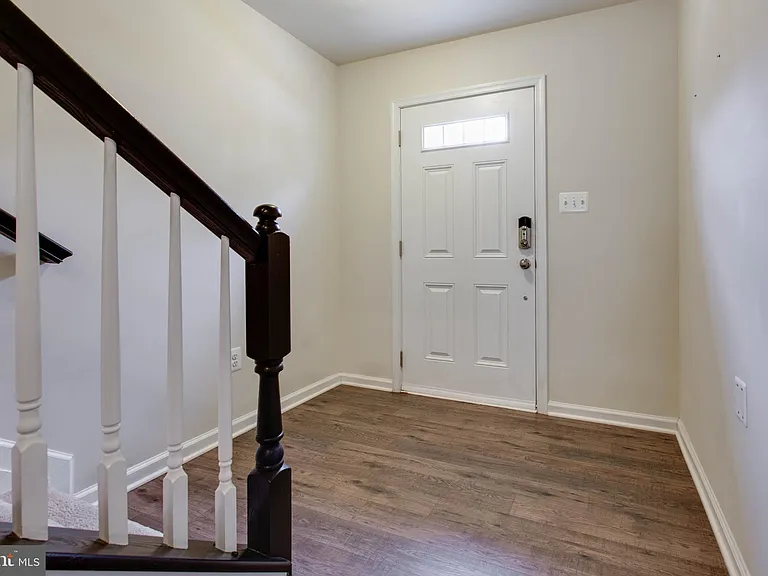 1022 Linden Dr — Photo 5