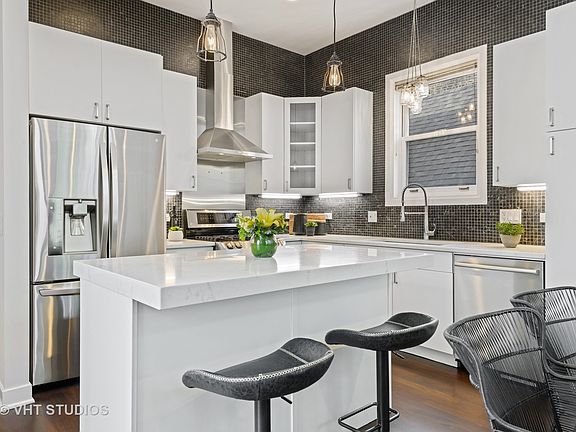 5th image of 1735 W Le Moyne St #2